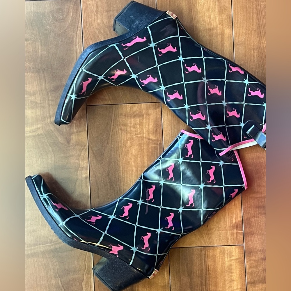 Bit & Bridle Horse Print Rubber Rain Boots Women’s 9 Equestrian Pink Black Heels